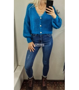 Patrumpintas pūkuotas susagatomas megztinis