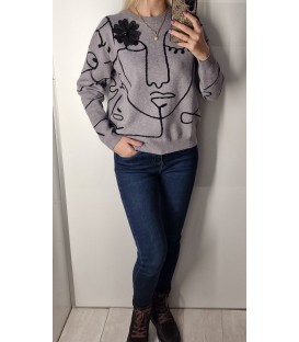 Raštuotas megztinis